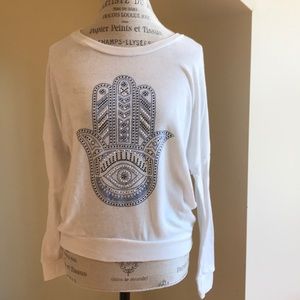 Vintage Havana long sleeved Hamsa t-shirt. Size S